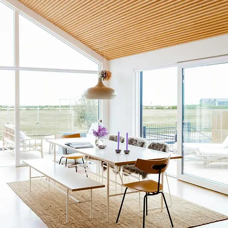 Hébergement de vacances Newly Built Summer House With Sea View *